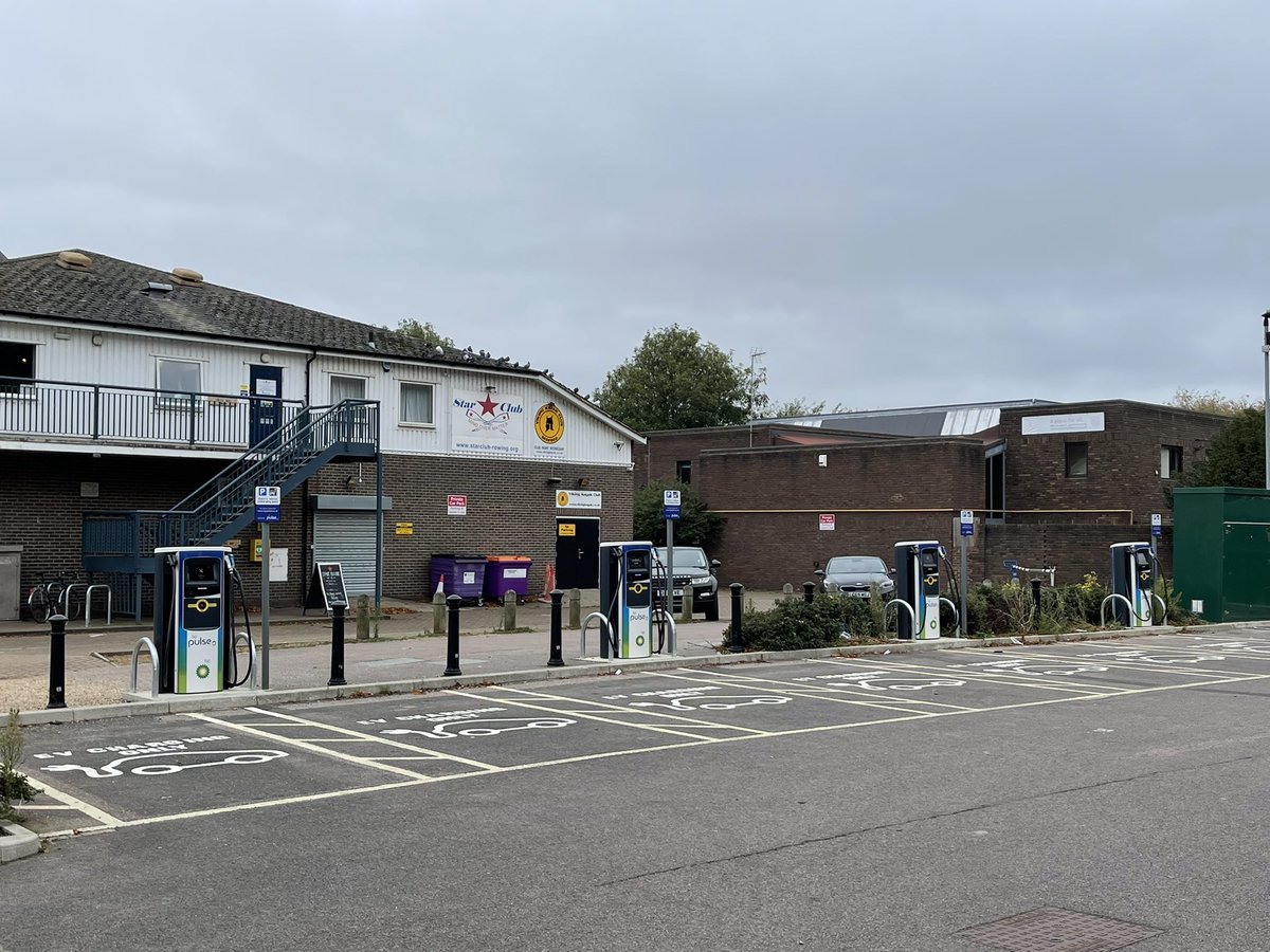 Another sterling job by the <a href="/bppulseuk/">bp pulse</a>  network. ALL charges out of use! I’m sure you have more out of service than in! #evcharging