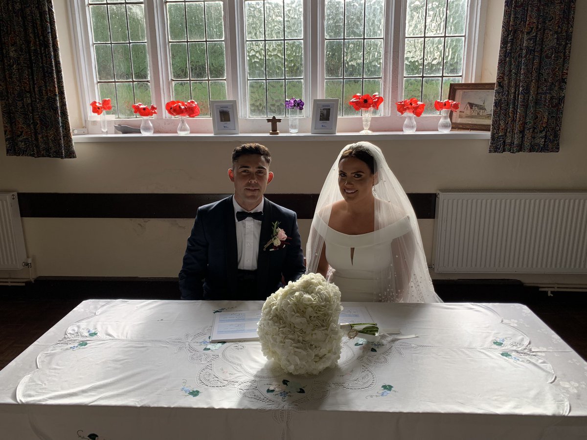 CockettParish's tweet photo. Many congratulations to David and Abigail, who were married at St Peter’s today. We wish them every blessing as they begin married life together! #mrandmrs #churchwedding #novemberwedding https://t.co/r5wdxcHLFg