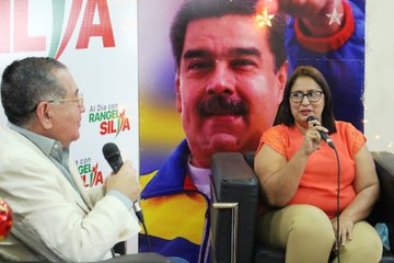 GobTrujillo's tweet photo. #LoDijo Gob @RangelSilva4F en la última edición del programa #AlDíaConRangelSilva "Cerramos un ciclo bonito, un espacio que ha sido bastión de la comunicación política, de opinión y popular de Trujillo. Gracias al equipo de producción que ha hecho posible por más de 7 años" https://t.co/D2MfEUQk1e