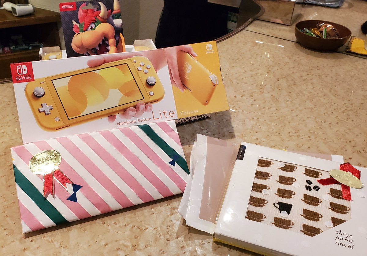 誕プレ貰った！✨
ダウンロード諸々終わったから
久しぶりにゲームしてたら2時間弱でバチクソなグラフィック酔いに見舞われてる……どうして……！