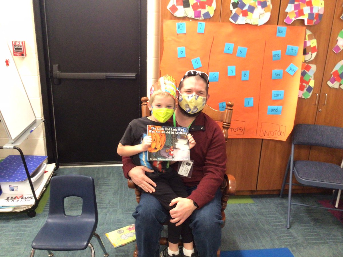 MrsTrueD70's tweet photo. Thank you to Emmett’s Dad for being our Mystery Reader today! What a special way to celebrate a birthday! #d70bulldogs #d70shinyapple https://t.co/mEn6OJzJMC