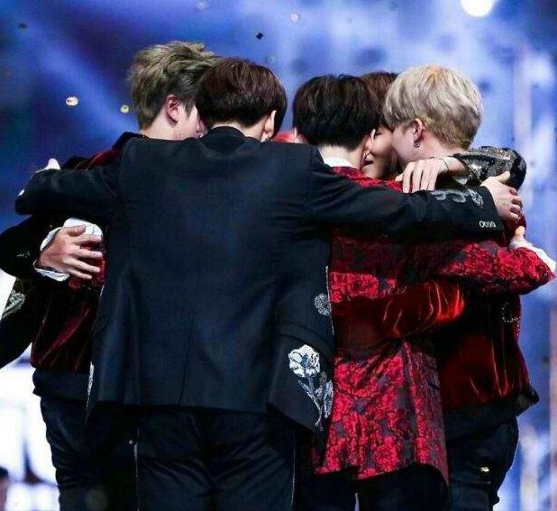 leighvjmin's tweet photo. 'Cause love will never leave us, nothing comes between us ♡ https://t.co/6sgXGOfkvn
