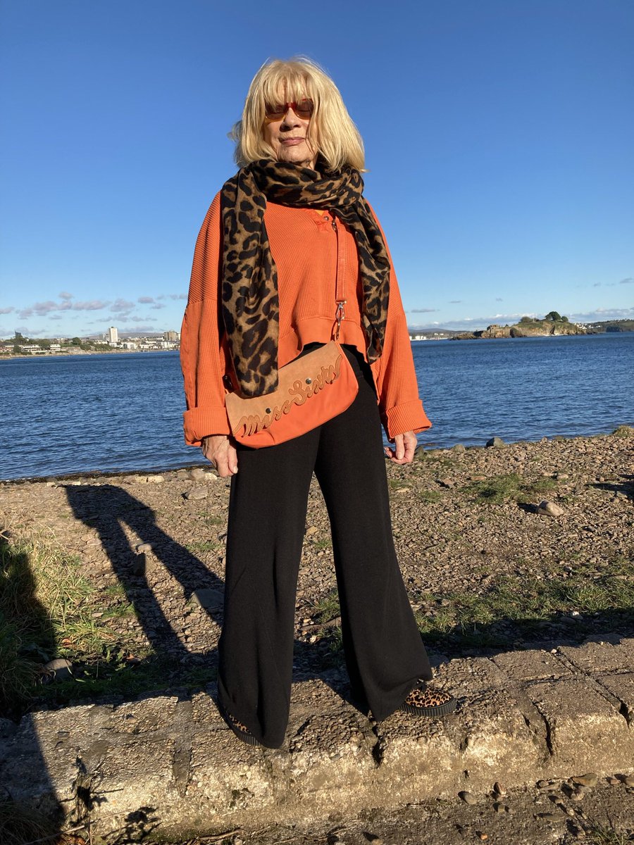 Orange is the new black this autumn.  And leopard is the new ‘neutral’.   Good job they go well together! Follow me on instagram:
#nevertoolatetolookgreat #style #autumncolour #over50s