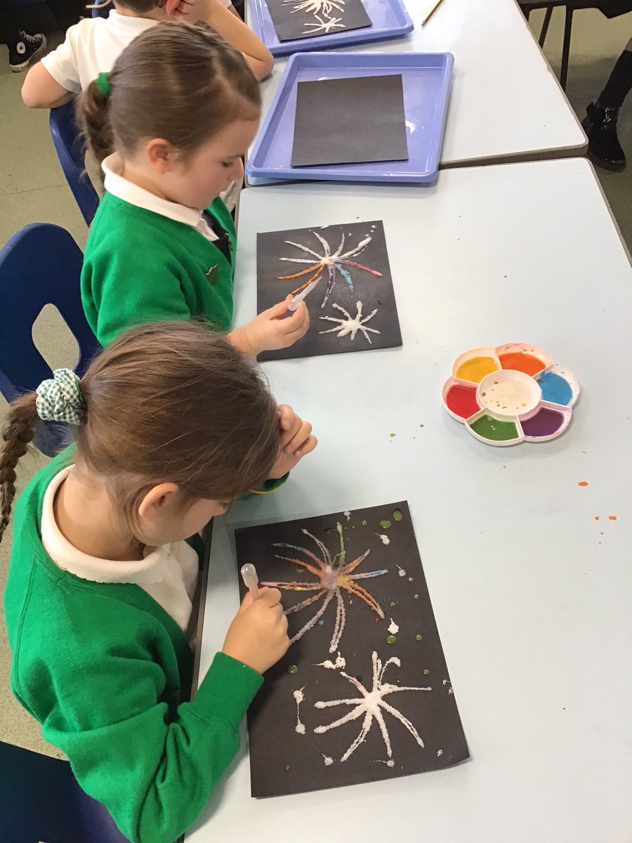 StDavidsCiWPrm's tweet photo. Dosbarth Ely are loving their Friday afternoon, celebrating Bonfire Night with salt artwork, writing about the senses, iPad drawings, colouring and word searches π₯π€© #stdavidsely #stdavidsexpressivearts #BonfireNight https://t.co/NzQIYKVRh2