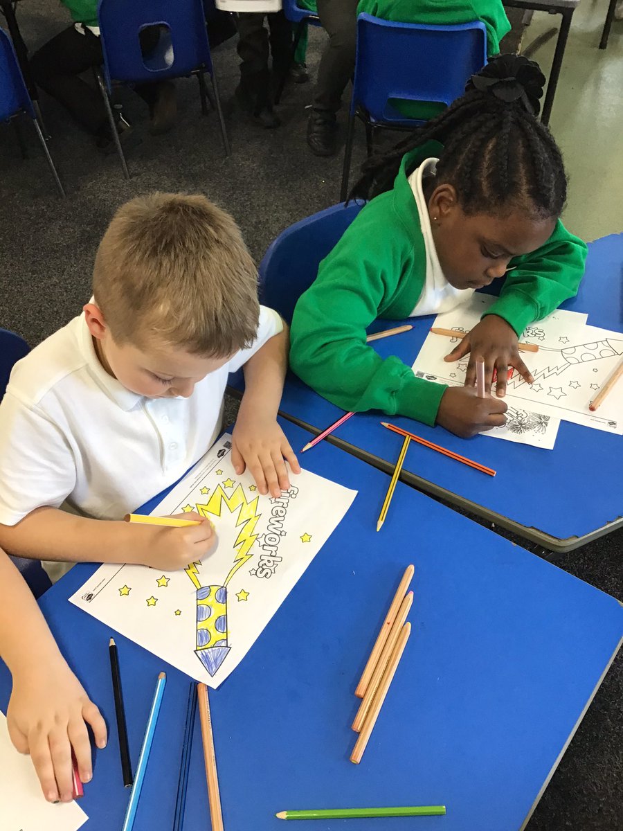 StDavidsCiWPrm's tweet photo. Dosbarth Ely are loving their Friday afternoon, celebrating Bonfire Night with salt artwork, writing about the senses, iPad drawings, colouring and word searches π₯π€© #stdavidsely #stdavidsexpressivearts #BonfireNight https://t.co/NzQIYKVRh2