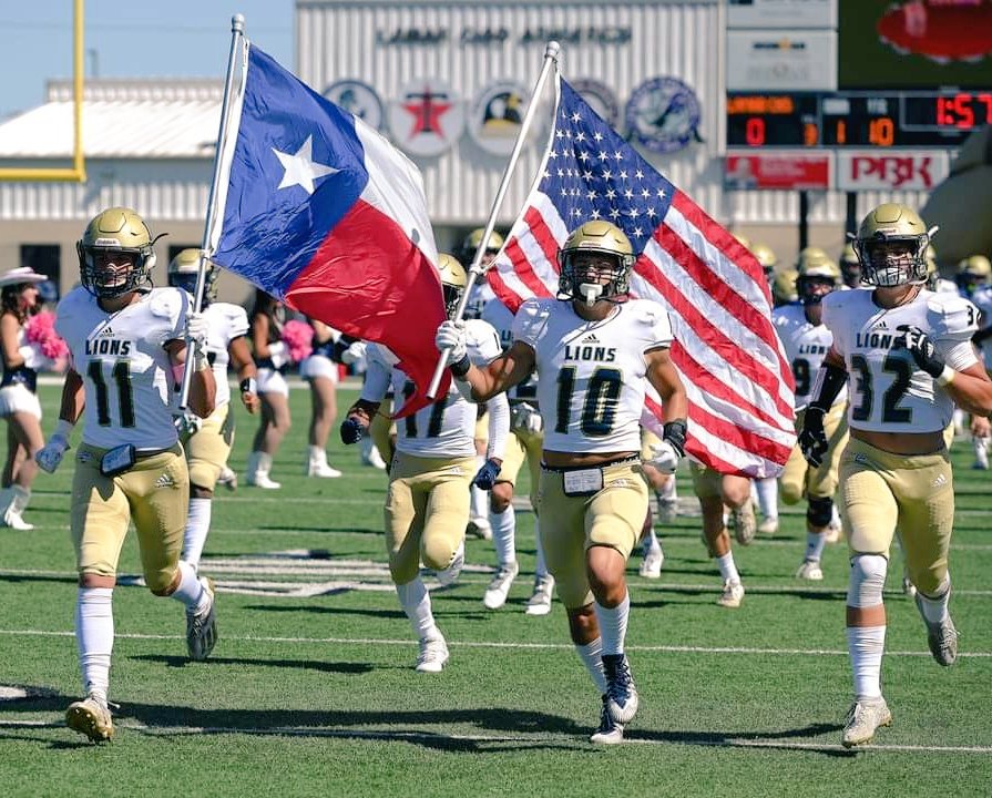 MRoch33's tweet photo. Game Day!!!! Lions vs Bears tonight, 7:30p at MISD Stadium. We are visitors. Let's get it! Be the Hammer!!! #HammerDown, #RelentlessD https://t.co/6DxtgbkyJI