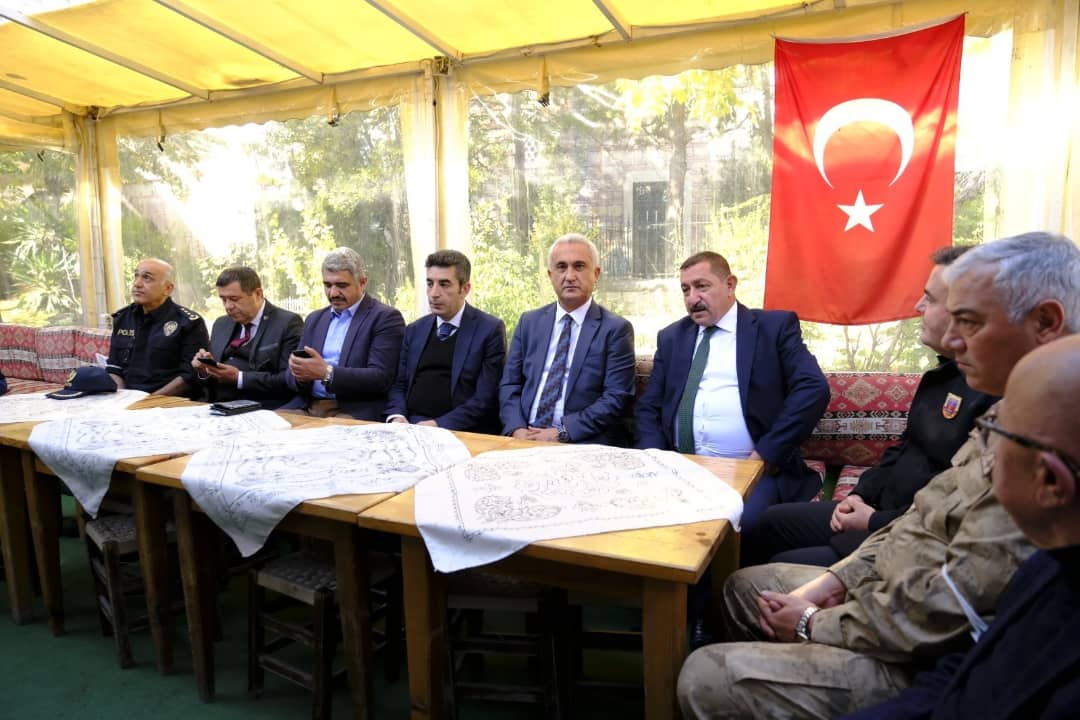 GVidinlioglu's tweet photo. Valimiz Sayın Avni Çakır ve il protokol üyelerimizle birlikte, Münire Medresesi esnafını ziyaret ettik. Ziyarette bölge esnafımızla, ilimiz turizmi açısından son derece kıymetli olan yerleşkemizin geliştirilmesi için istişare ederek varsa sorunlarını ve taleplerini dinledik. https://t.co/rQF27zztiy