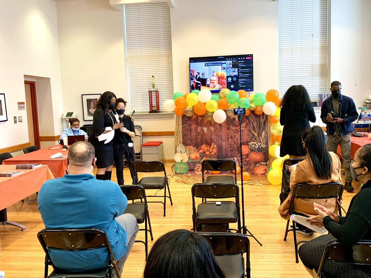 DCONEFUND's tweet photo. Yesterday, Director Newland &amp; the team at @DACL_DC hosted a heart-felt Fall Fest event in support of the #DCOneFund! 🍁 67th Chair, @DrUniqueMH reminded everyone that for as little as the price of a latte a week, you can make an impact in our community! #EachOneGiveOne https://t.co/XtPK3UBkkD