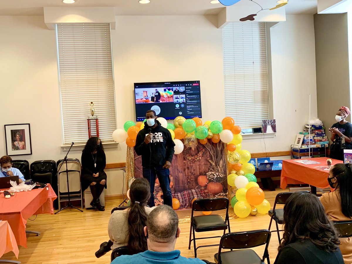 DCONEFUND's tweet photo. Yesterday, Director Newland &amp; the team at @DACL_DC hosted a heart-felt Fall Fest event in support of the #DCOneFund! 🍁 67th Chair, @DrUniqueMH reminded everyone that for as little as the price of a latte a week, you can make an impact in our community! #EachOneGiveOne https://t.co/XtPK3UBkkD