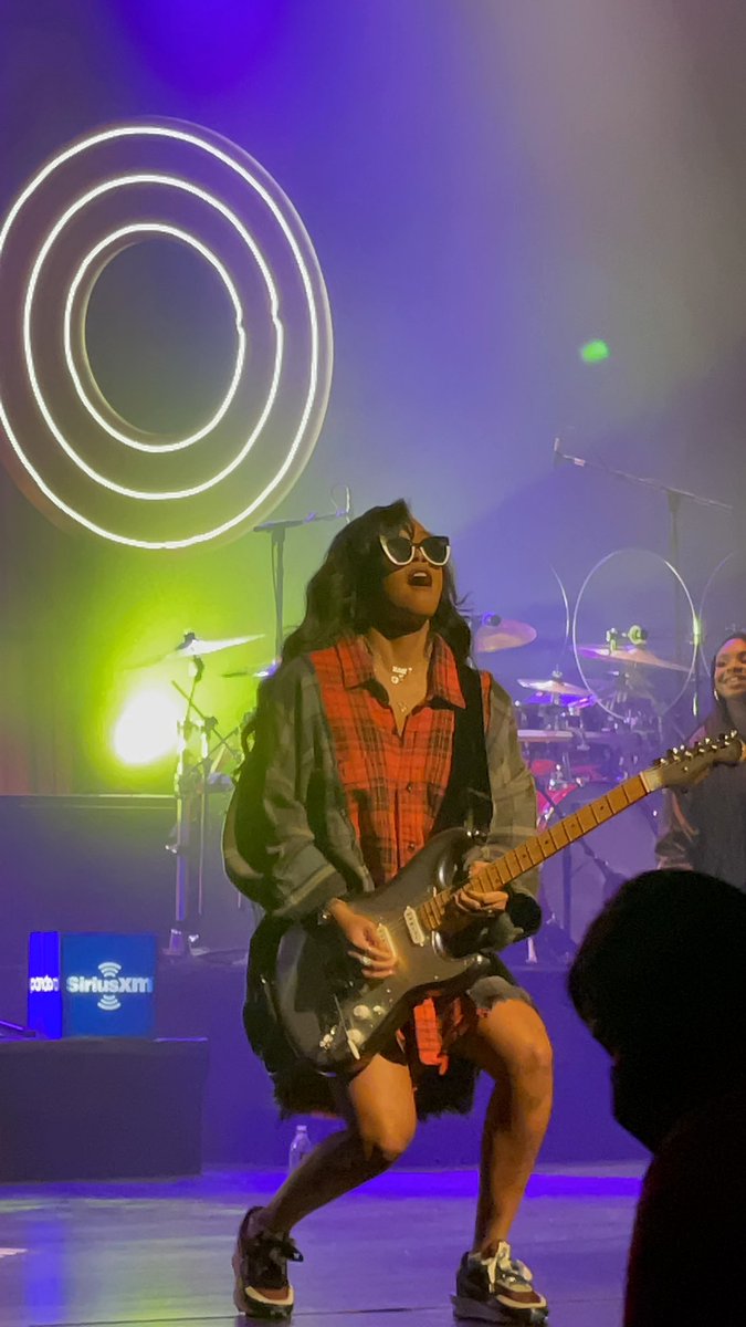 gabrielapiresny's tweet photo. @HERMusicx at the @ApolloTheater #bestnight 😄 Thanks! @SIRIUSXM @pandoramusic #smallstages #hermusic https://t.co/zCIsIfEIWX