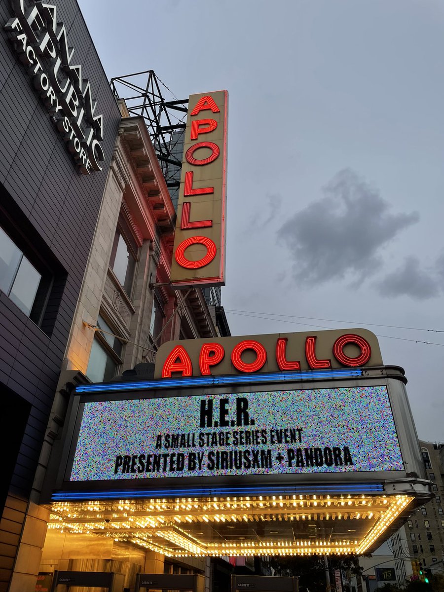 gabrielapiresny's tweet photo. @HERMusicx at the @ApolloTheater #bestnight 😄 Thanks! @SIRIUSXM @pandoramusic #smallstages #hermusic https://t.co/zCIsIfEIWX