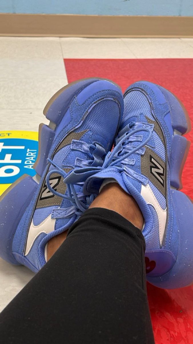drsandychambers's tweet photo. @AP_RyanWilliams @MariahAWalker @BClark530 Nice!!!! Iβm always rocking some color of Jadenβs! And yes Iβm on the floorβ¦weβre CogAT testing and this is how I rollβ¦. #hallmonitor #dripfridays #ihavetwopairofjadensshoes #uncblue https://t.co/FqXEQNY2d7