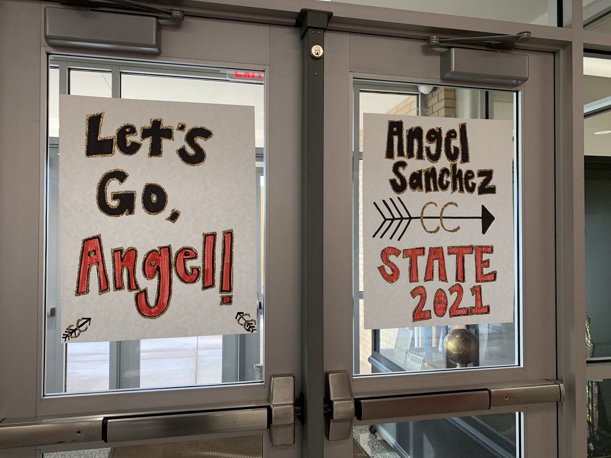 dhjathletics's tweet photo. This morning, @dhjeaglesfwisd held a send off celebration for Angel Sanchez as he heads to the UIL Cross Country State Meet. We send him positive vibes and wish him the best of luck! #LetsGoAngel #WeAreDiamondHill https://t.co/VONmvNqUuy