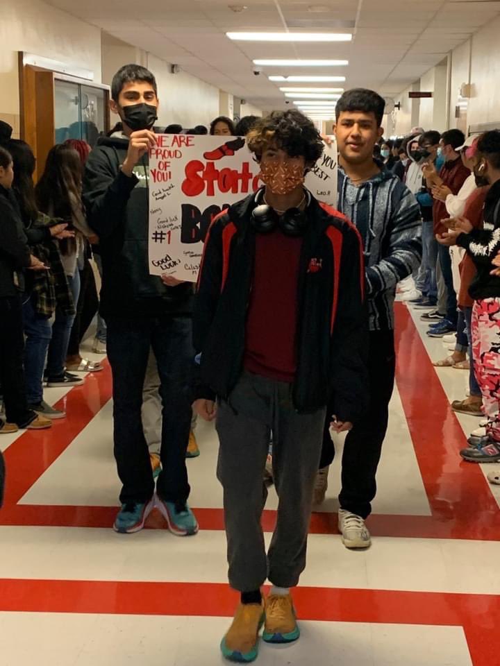 dhjathletics's tweet photo. This morning, @dhjeaglesfwisd held a send off celebration for Angel Sanchez as he heads to the UIL Cross Country State Meet. We send him positive vibes and wish him the best of luck! #LetsGoAngel #WeAreDiamondHill https://t.co/VONmvNqUuy