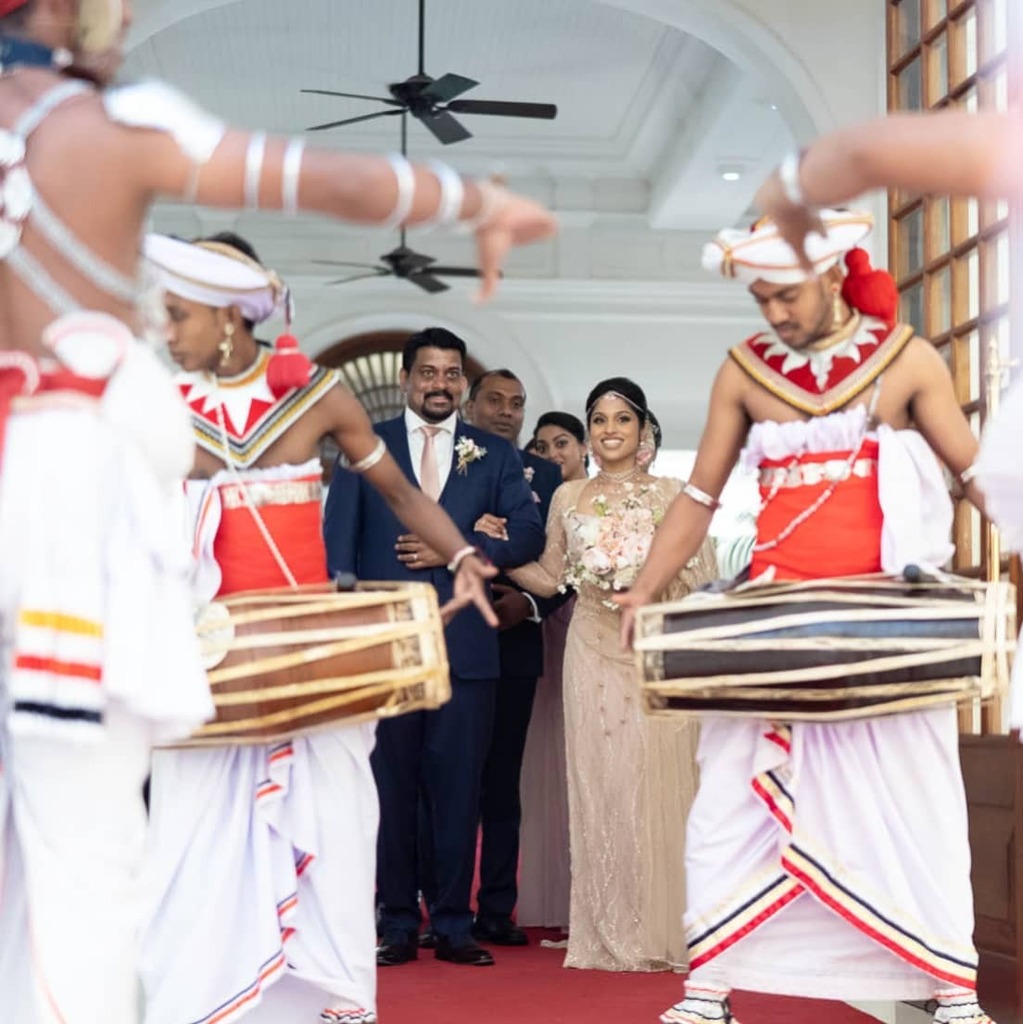EventzNTrendz's tweet photo. "The traditional welcome"
Wedding Coordinator @eventzntrendz 
#Wedding #Kandyanwedding #Kandyandancers #Kandyandrummers #Weddingwelcome #Traditionalwelcome #Weddingentrance #Asianwedding #Srilankanwedding #Srilanka #Eventplanner #Eventcoordinator #Eventm… https://t.co/xURTec87jP https://t.co/FfEeBPVENP