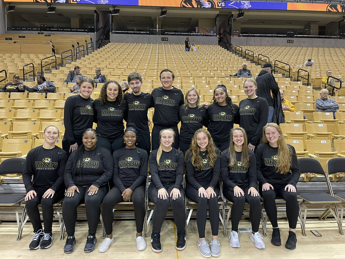 paige_pender21's tweet photo. Big appreciation for our @MIZWBBManagers squad. This group does SO much behind the scenes to help our program run smoothly. Selfless, kind, hard-working, &amp; “team always” individuals right here. We LOVE ya &amp; feel SO blessed to have each of ya in our @MizzouWBB family 🐯🏀 https://t.co/gj7ZshZwFV
