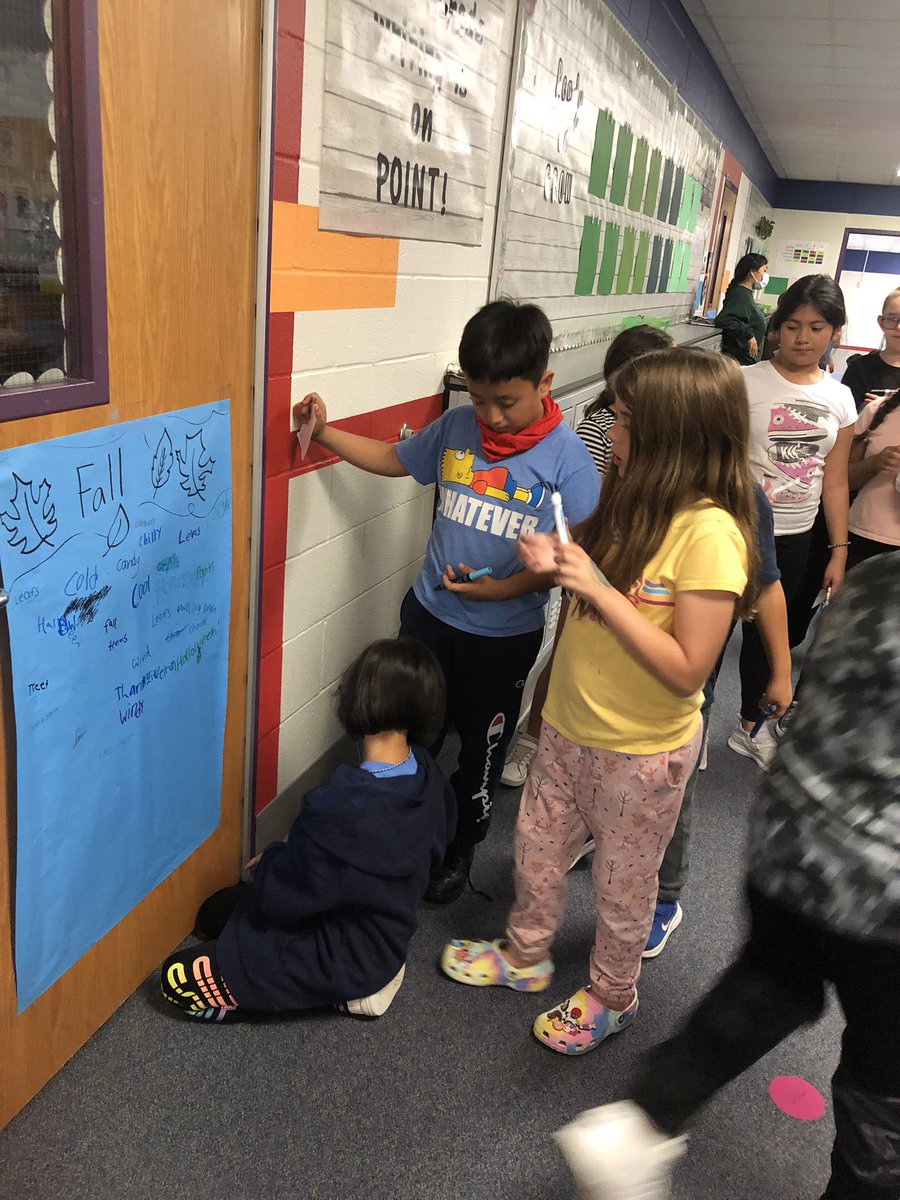 misslesku's tweet photo. Our 3rd graders collaborated to create collective word banks for their seasonal poems!😊 #webbstudentdiscourse https://t.co/E3UBREFFxH