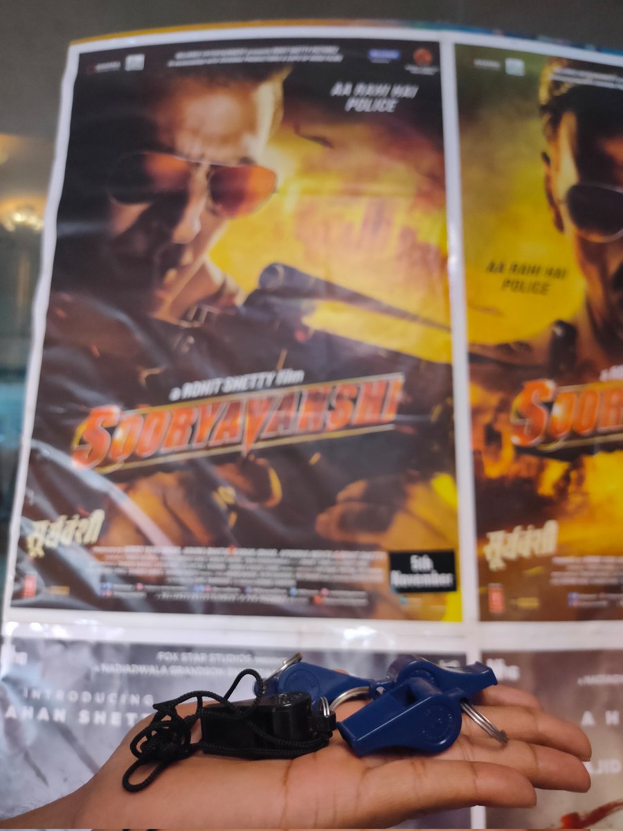 khiladi4ever1's tweet photo. Seeti laana Mat Bhoolna 🔥

Masssssss Response all over India. 💥💥
#Sooryavanshi https://t.co/8Rab7Rb9uP