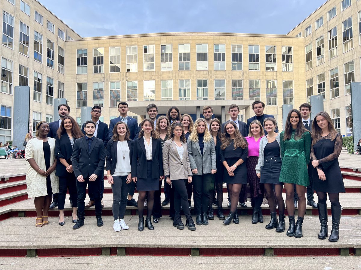 Master101_dso's tweet photo. 👩‍🎓👨‍🎓 [PROMOTION 2021/2022]

Le Master 101 Stratégie &amp; Organisation de l’Université Paris-Dauphine PSL est heureux de vous présenter sa nouvelle promotion pour l'année 2021/2022 !

Retrouvez aussi nos actualités sur la page Linkedin du 101 🚀🌍

#Master101 #UniversitéParisDauphine https://t.co/XssnNHagwE