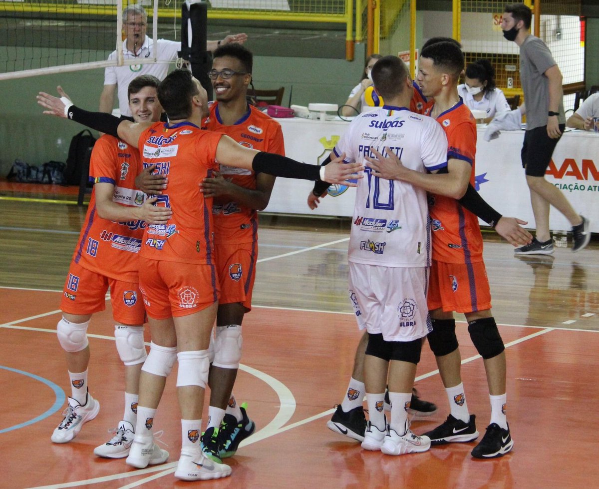 VoleiCanoas's tweet photo. Imagens da nossa estreia na Superliga C, contra o Itajaí Pró-Vôlei.
Mais em nosso Facebook ➡️ https://t.co/A0CWeROfFr
Fotos: Diego Figueira / Ponto Multimídia
🇨🇬 @SEsporte_RS
💨 @SulgasRS
🛠 @GedoreBr
🍞 #panfacil
🚛 #modularcargas
#apav #voleicanoas #superligac
🏐🦅 https://t.co/smM8PU6OcM