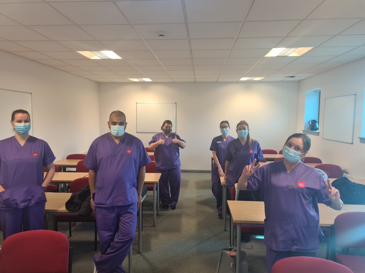 LaurenJones1985's tweet photo. Fantastic morning teaching skills to flexi students. Really engaged students was a brilliant session! @USWCareSciences @USW_ClinSimCent @mountgirl77 @PDavies25 https://t.co/dj03eNf5dL