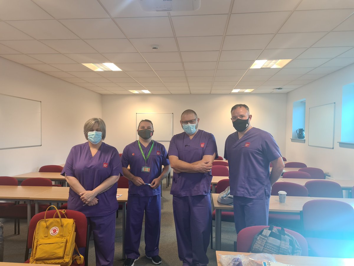 Fantastic morning teaching skills to flexi students. Really engaged students was a brilliant session! @USWCareSciences @USW_ClinSimCent <a href="/mountgirl77/">Sara Morgan</a> <a href="/PDavies25/">Pamela Davies</a>