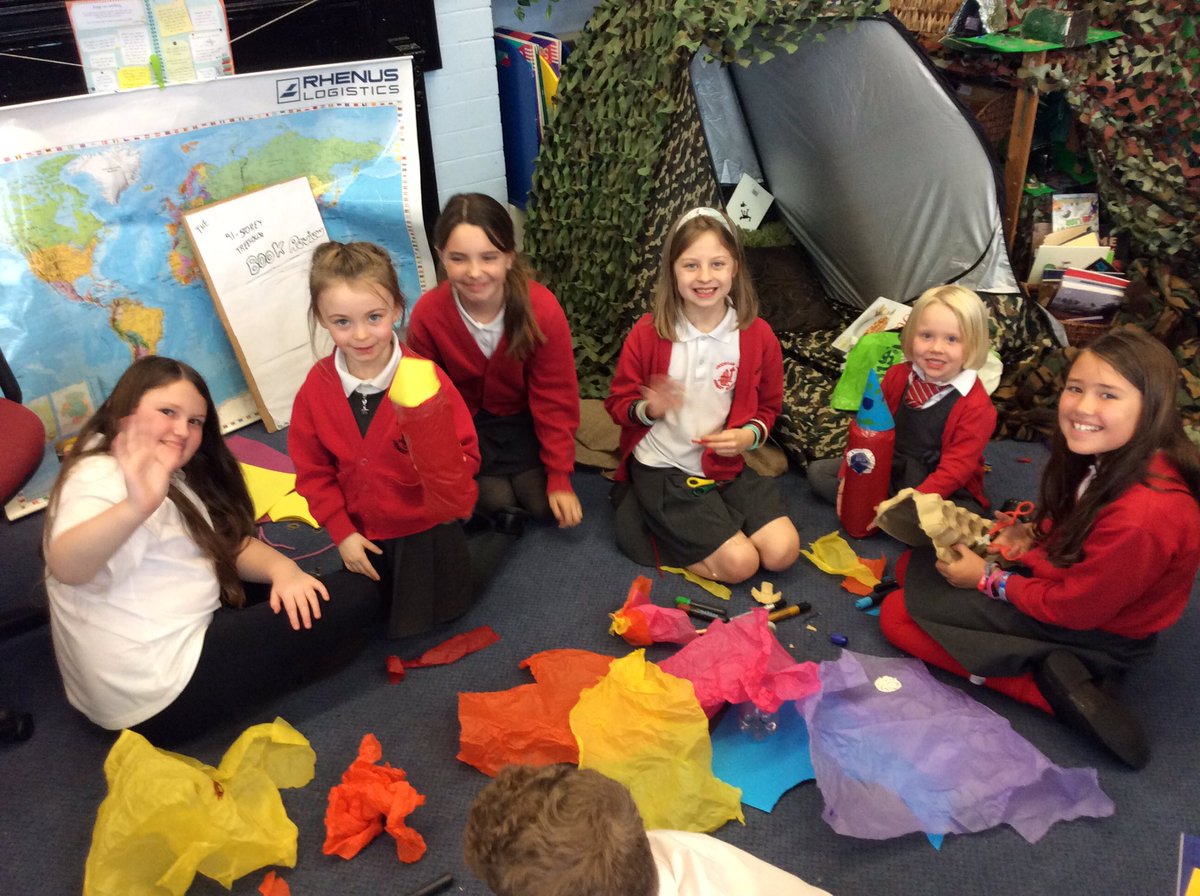 FrodshamCE's tweet photo. #Y6 & #reception 🚀 #bigbuddies #littlebuddies #flightsofpassage #watchthisspaceship https://t.co/0w9NeRpdW5