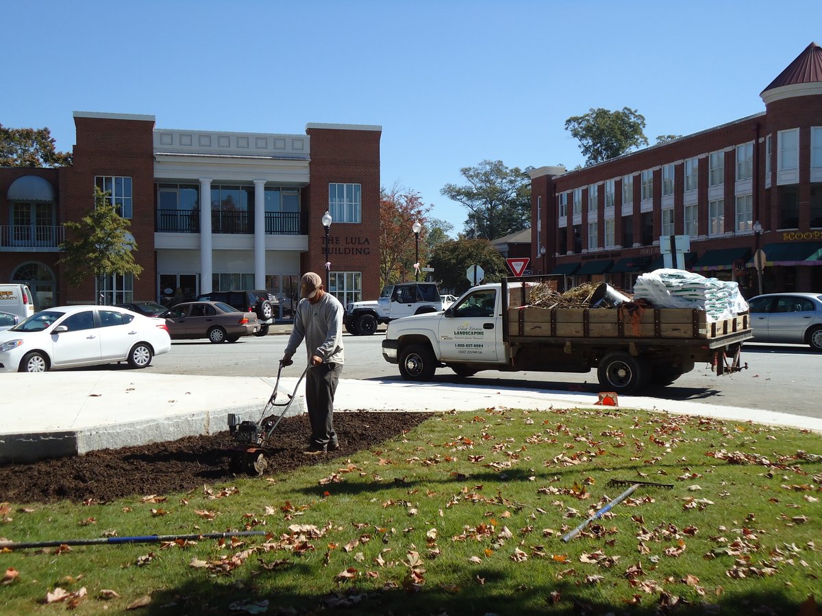 GE_Landscaping's tweet photo. Fall weather is here! And we while we love these temps, we understand how colder weather can make lawn maintenance difficult. Allow our team to help! 

Give us a call today, at 1-855-7-GOGREAT or visit our website to schedule an appointment! *LINK BELOW
  
https://t.co/nNciGoWKuX https://t.co/VzKU2o6EFh