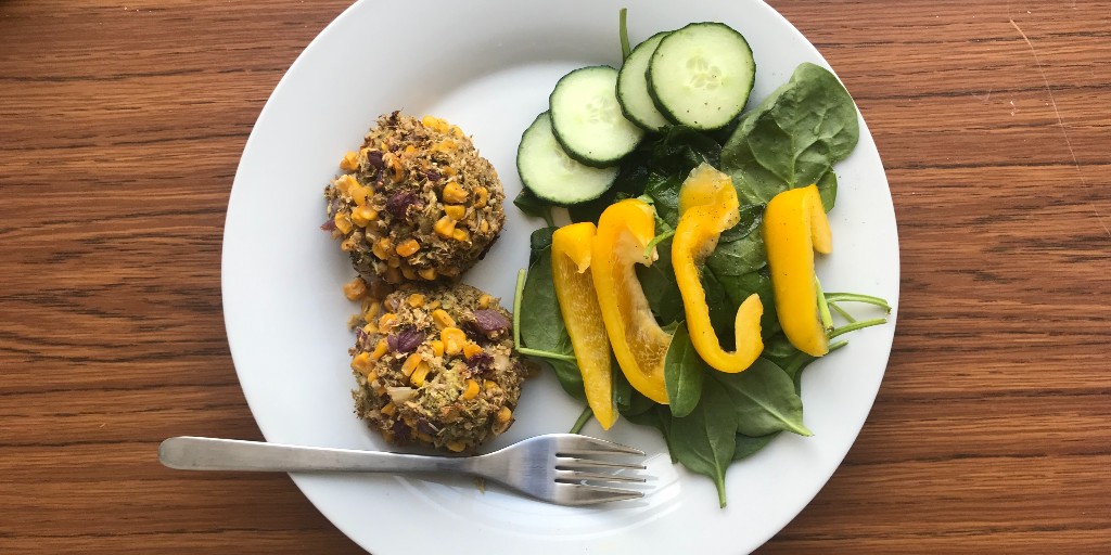 GeneticAll_UK's tweet photo. Lunch on the #FCS10gFatChallenge was two oat and veg bites and a salad, which contained 3.95g of fat. The current daily fat intake is now 5.35g.
Find the recipe on the @ActionFCS website –
https://t.co/6fpRUX4Iky
#recipe #ActionFCS #FCSAwarenessDay #Vegan #LowFat https://t.co/o6mJdTfnOS