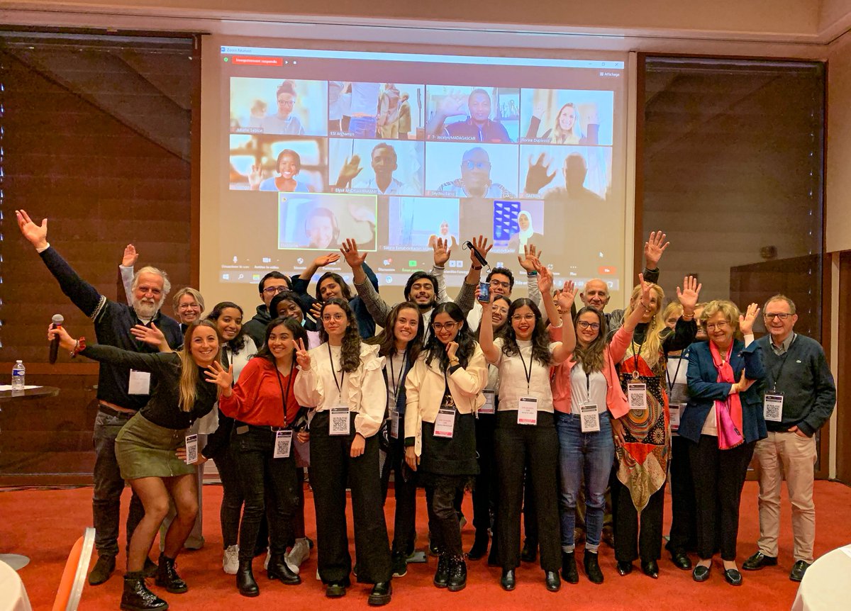 ESIArchamps's tweet photo. Clap de fin de l’UHC School Lab !
Un événement hybride qui conclut, sur les chapeaux de roues, la fin de ce beau projet à #Soliway ! Bravo à toutes et tous !
@OMS @SanteUga @Cité de la Solidarité Internationale
#ArchParc #FrenchGenevaCampus #Grandforma https://t.co/DJ55wzas4t