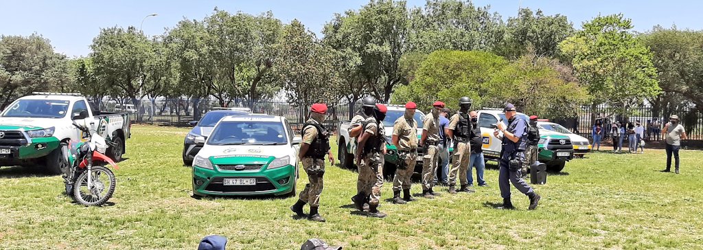 JoburgMPD's tweet photo. Today #JMPD officers joined #SAPS,@GP_CommSafety, @CityofJoburgEMS,@Netcare911_sa, @Fidelity_Secure &amp; various other stakeholders at Odin Primary School in Ennerdale south of Joburg for the #SaferSchools awareness campaign .
#WeServeJoburg https://t.co/Ra55U3CKIE
