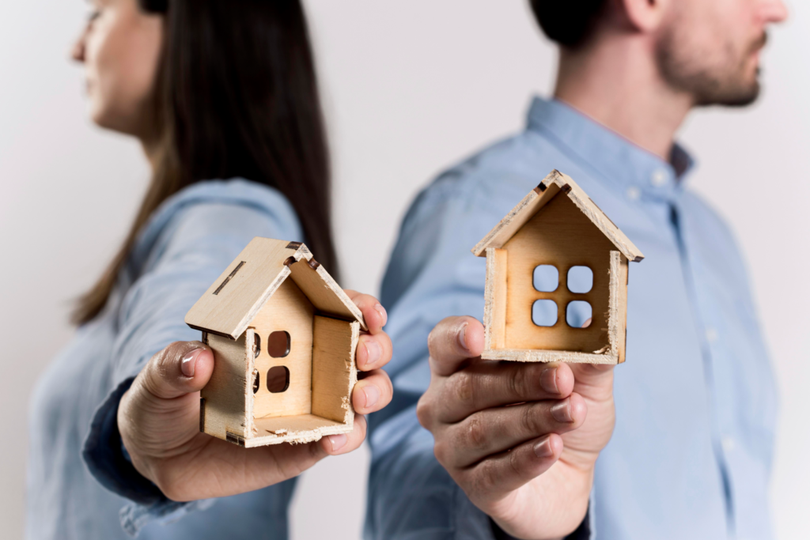 Имущество супругов при разводе. Как делится имущество при разводе. Картинки при долгом рассмотрении. Развелась и поделила имущество. Как делят имущество.