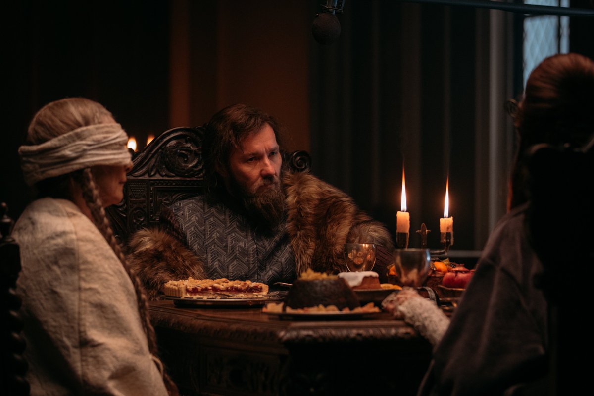 Transit_Cine's tweet photo. Hoy escribimos sobre EL CABALLERO VERDE, donde Lowery adapta el relato artúrico «Sir Gawain y el Caballero Verde». La película brilla en su acercamiento a la masculinidad y en su propuesta formal, sobre todo en el uso del color. Escribe @AdrianoCalero1 https://t.co/Wt8I6GGOFb https://t.co/9uBc7wIo0t