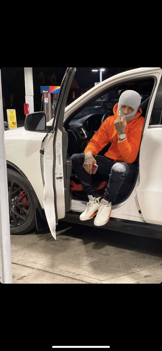 01meer's tweet photo. Take it how u want it iont give a fuck nigga run up on me all you hear is buck💥 https://t.co/kcFAjGN6ph