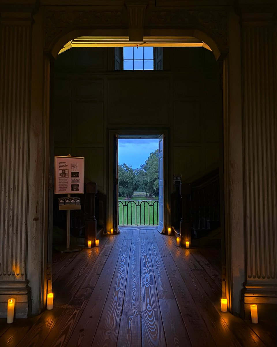 draytonhall's tweet photo. Candlelight Tours are offered throughout the holiday season beginning on Saturday of Thanksgiving weekend m. They are an experience you’ll never forget. 
Register for yours: https://t.co/uwuiTFK8jx #chs https://t.co/ZTIdnMqVbl