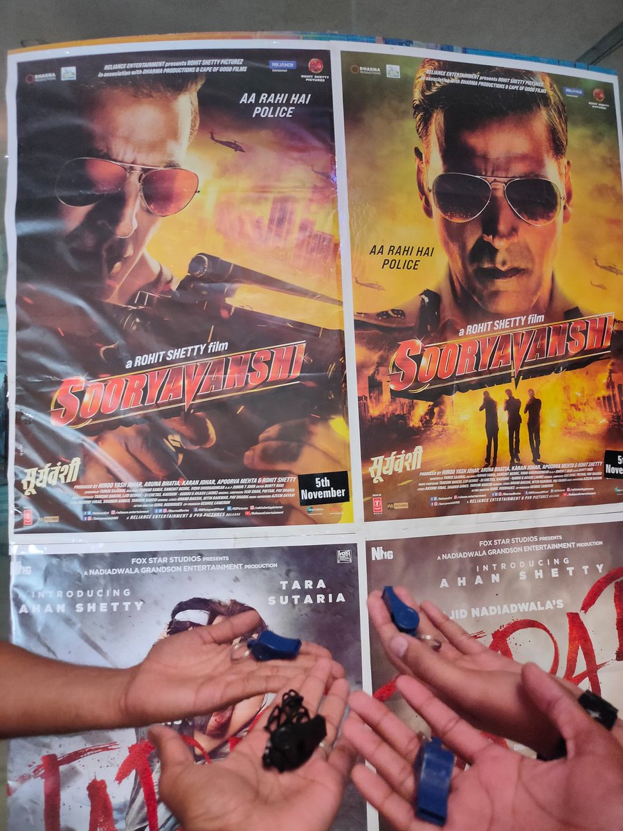 NewwzGood's tweet photo. Maza aa gye bc 🔥🔥🔥

Ye Shetty Sahab kya bana diye 💥💥💥

Full Paisa Vasool Movie, Not a Single Dull Moment, Tip Tip was amazing. 
Action, Story and Comedy Punches are hilarious. 
@akshaykumar 
@ajaydevgn
@RanveerOfficial 

Seetiyan, Hooting se aesa lag raha mano stadium ho
🔥 https://t.co/tyPoz7bWWl