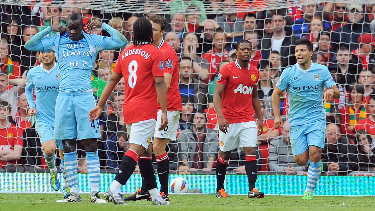 Domingo de derbi. Manchester City contra Manchester United.

Historia de un partido icónico 🔥 ¡Desde las 17:30h en DAZN! #PremierLeagueDAZN ⚽ 🏴󠁧󠁢󠁥󠁮󠁧󠁿