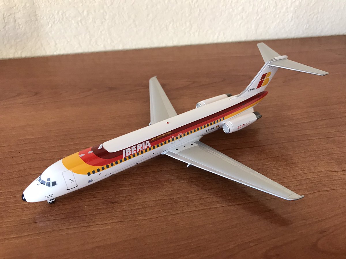 FranciscoMaeso's tweet photo. Última incorporación a mi colección de maquetas de metal escala 1:200. Avión DC-9-30 de @Iberia con matrícula EC-BIG y bautizado como “Villa de Madrid” 😍✈️. La flota sigue creciendo.
#scale1200 #inflight #diecastmodel #dc9 #iberia
@pedrospotter https://t.co/OZwpOyIgZI