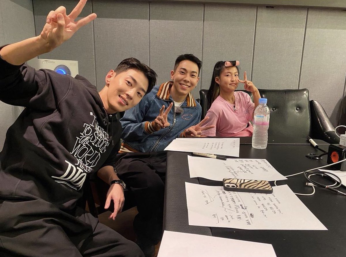 callmeGRAYTH's tweet photo. [IG] jinkyunghong : คุณฮง จินคยองโพส
รูปภาพเกรย์ โลโค่ และฮาอีค่ะ

#그레이 #로꼬 #이하이 #AOMG
📎 https://t.co/T4lkFgCzKO https://t.co/meOdowwurr