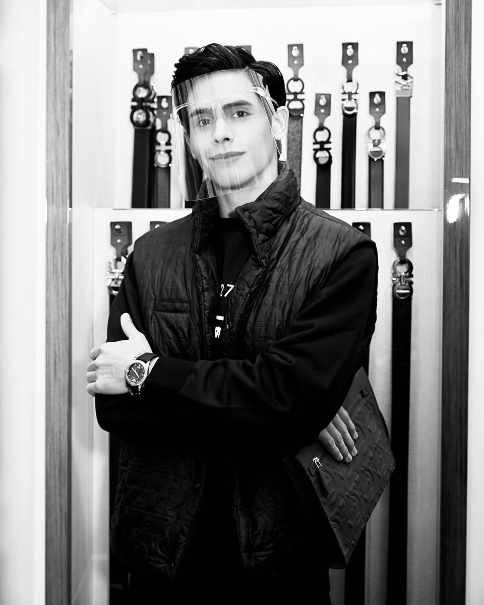 ChahubMarut's tweet photo. 🤍🛸🖤 ตามประสาพ่อลูก 🤦🏻‍♂️

@ferragamo 
#ferragamothailand 
#ferragamoaw21 
#ChahubBest 
#ChahubMarut https://t.co/wN4i7juPaB