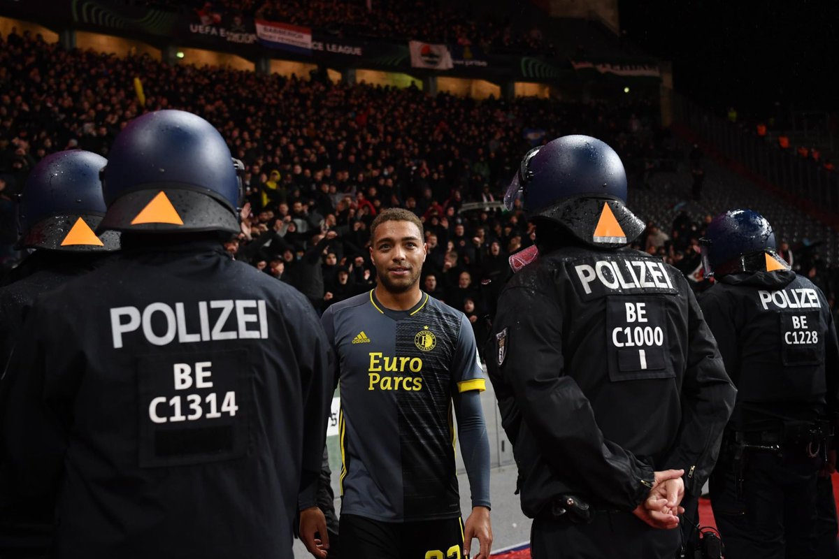 CyrielDessers's tweet photo. Ein zwei Polizei
📍Berlin https://t.co/rDEeSB3Jhj