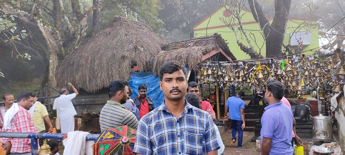 ksraja94's tweet photo. #கொல்லிமலை பயணம்
#KolliHills
மாசிபெரியண்ணசாமி தரிசனம் 🙏 https://t.co/EGKOIpgvXG