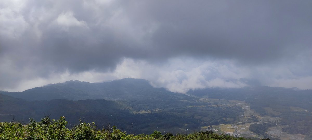 ksraja94's tweet photo. #கொல்லிமலை பயணம்
#KolliHills
மாசிபெரியண்ணசாமி தரிசனம் 🙏 https://t.co/EGKOIpgvXG