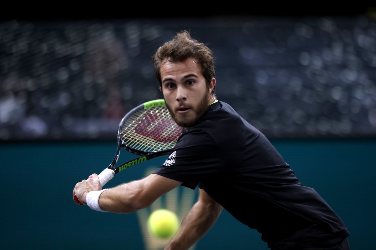 WeAreTennisFR's tweet photo. "J'avais déjà prévu ma tenue pour le troisième set. Et puis j'ai entendu quelques ''remontada'' en tribunes. Je me suis dit pourquoi pas..." 

Hugo Gaston 

(via @lequipe) https://t.co/zUTRd4Wuyz