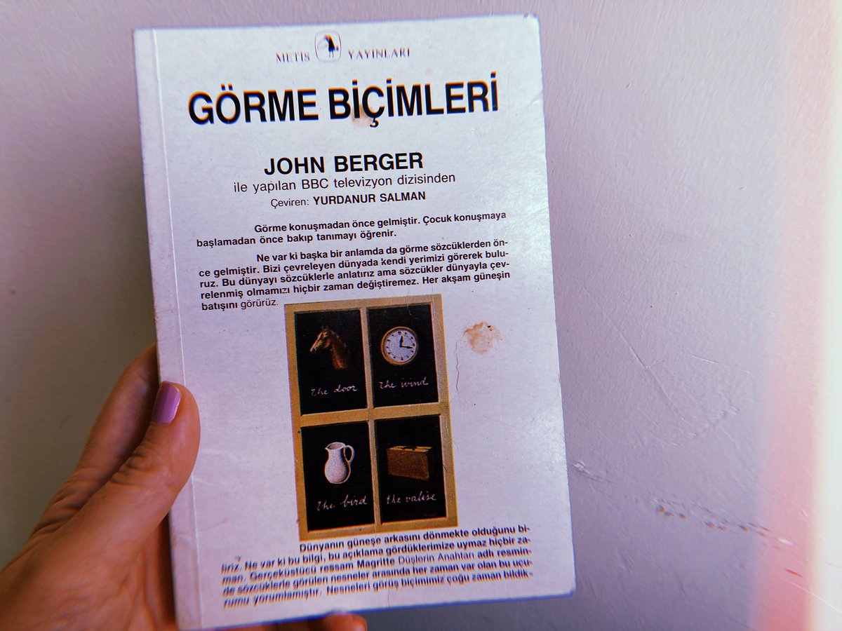 John Berger ne söylemek istedi? “Gördüklerinize inanmayın demedi. Ama gördüklerinizi sorgulayın dedi. Gördüklerinizin arkasında ekonomik sistemin, siyasal sistemin, günlük politikanın manipülasyonları var. Esas olarak bunları görün dedi.” Özcan Yurdalan <a href="/Metiskitap/">Metis Yayınları</a>