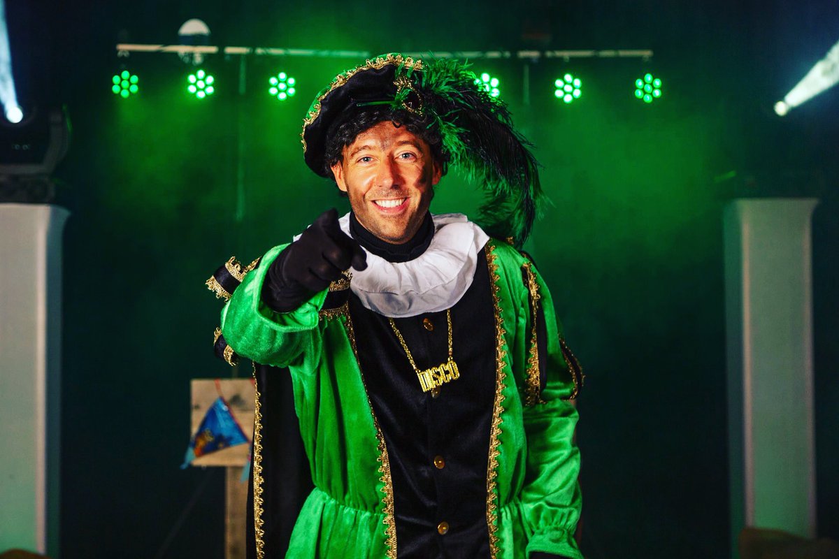 Disco Piet komt volgende week zaterdag optreden in Papendrecht! De kinderen kunnen helemaal uit hun dak op de allergrootste en coolste Sinterklaas disco hits. Het wordt een half uur lang zingen, springen en dansen met de Pietendisco!