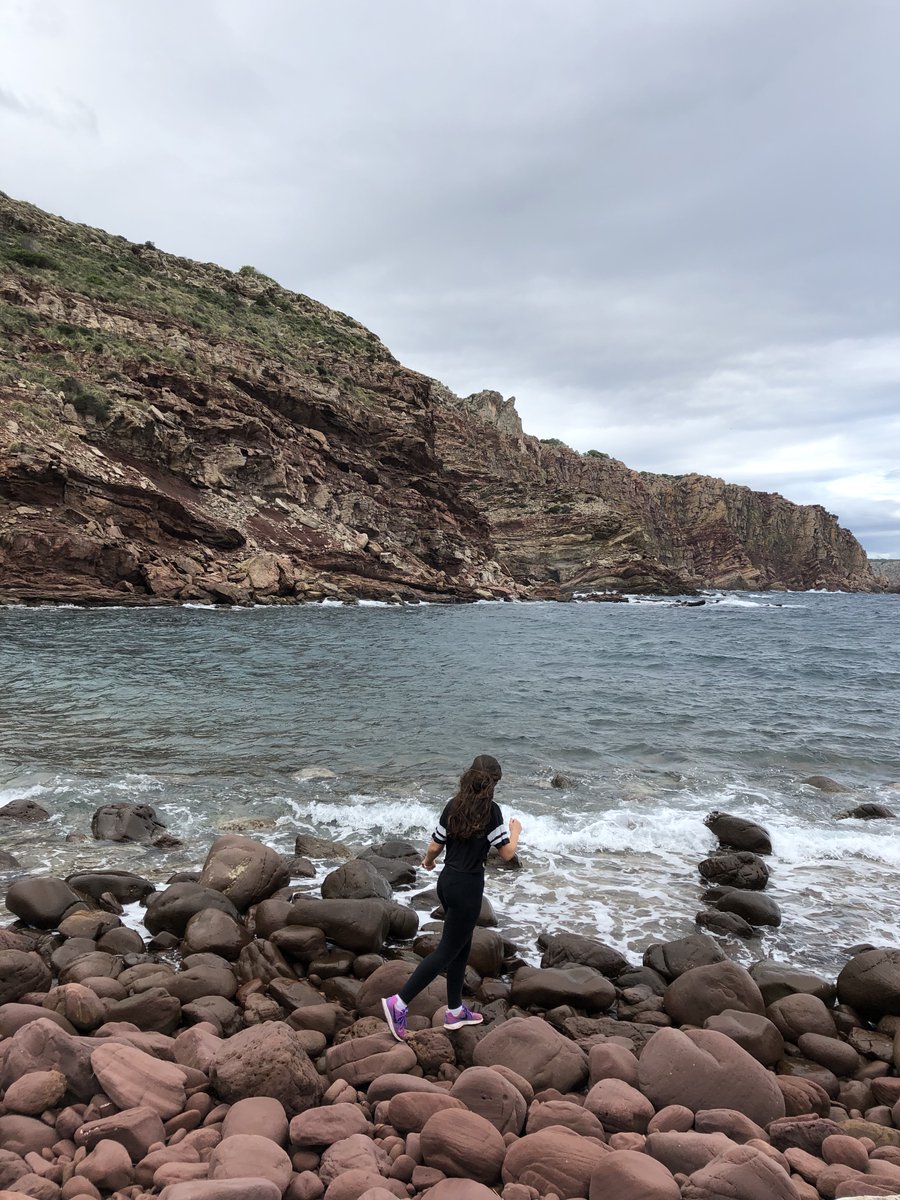 gemmaveratriay's tweet photo. Aprofitant que dia 1 de novembre era festiu, vam partir d'excursió!🥾🌍 Després de caminar 8,76 km des de La Vall, vam arribar a Cala Carbó.💪
@EFsaludable_UIB #22121_uib https://t.co/3tFcZ7dVmG