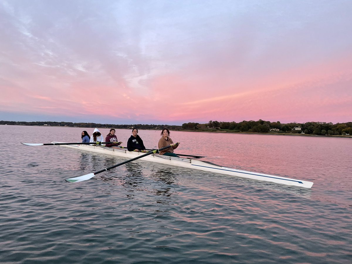 KellenbergCrew's tweet photo. Our girls may have been cold yesterday, but the sunset did not disappoint! Trying to squeeze in the last few rows of the season. π
#kellenbergcrew #rowing #longislandrow #kellenbergathletics https://t.co/ixRvTkP7oA