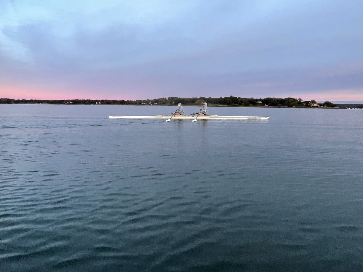 KellenbergCrew's tweet photo. Our girls may have been cold yesterday, but the sunset did not disappoint! Trying to squeeze in the last few rows of the season. π
#kellenbergcrew #rowing #longislandrow #kellenbergathletics https://t.co/ixRvTkP7oA
