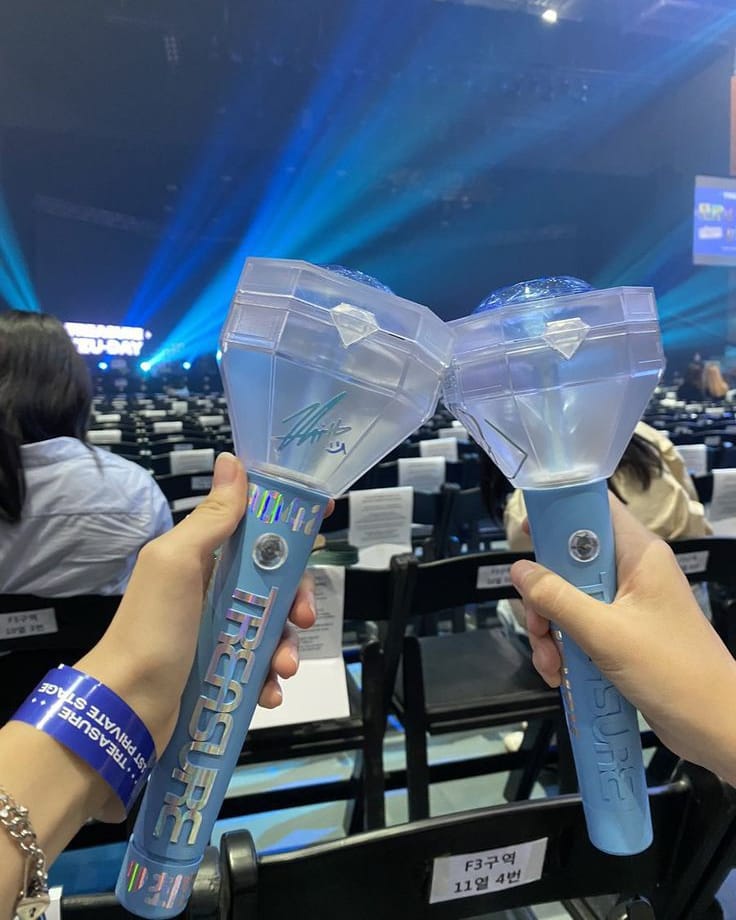 realminshop's tweet photo. 💎[Pre🇰🇷] #Treasure -Official Light Stick 💎

📌ราคา 1,450฿
🚚ค่าส่ง 90฿
💸รับผ่อน/มัดจำ700฿ 

 🚢รอสินค้า 15-20 days หลังบ้านเกาส่งกลับไทย
#ตลาดนัดtreasure #ตลาดนัดเด็กสมบัติ #ตลาดนัดkpop #อัลบั้มtreasure #แท่งไฟtreasure #แท่งไฟKPOP #อัลบั้มkpop 
#อัลบั้มเกาหลี https://t.co/JyWR731kER